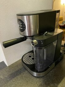 Kávovar s napěňovačem mléka