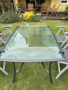 Kvalitní kovovoskleněný stůl na zahradu - 1