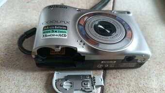 Zdarma funkční Fotoaparat Nikon Coolpix ulomená dvířka