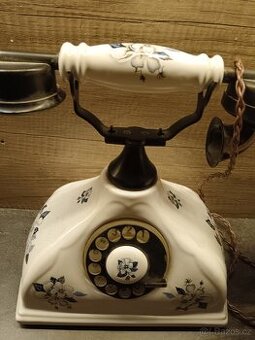 Starý telefon