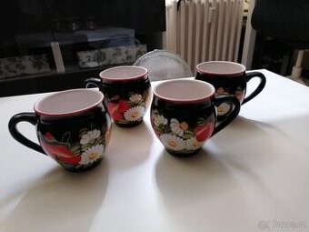 Chodská keramika s ručně malovanými květy