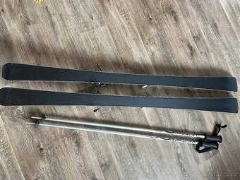 Dámské lyže a hůlky
