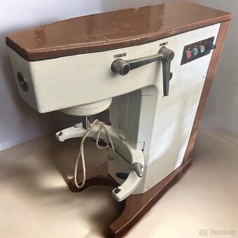 Robot RE 22 Alba + mlýnek na maso a malé příslušenství