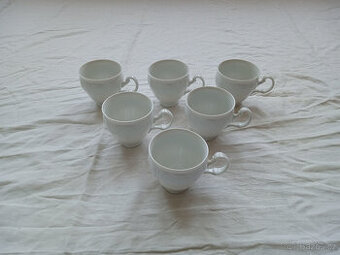 Hrnečky bílé.