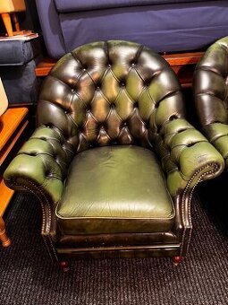Kožené křeslo v anglickém stylu