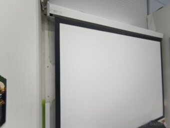 Navíjecí projekční plátno PROJECTA