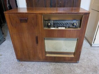 Staré skříňové rádio Supraphon