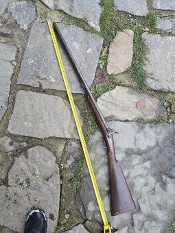 KRÁSNÁ HISTORICKÁ ZDOBENÁ BROKOVNICE