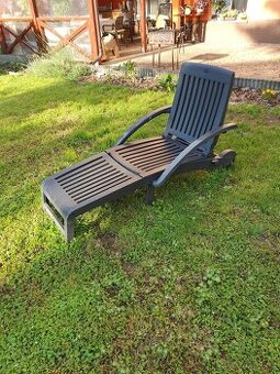 Plastové zahradní lehátko