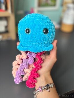 Ručně háčkovaná medúzka