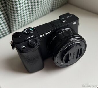 Setový objektiv Sony E PZ 16-50mm 3.5-5.6 OSS