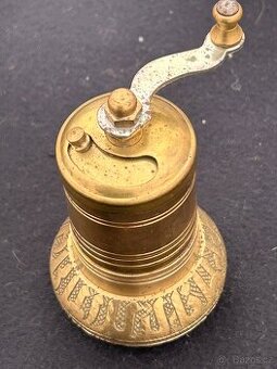 Mlýnek na kořenî,pepř