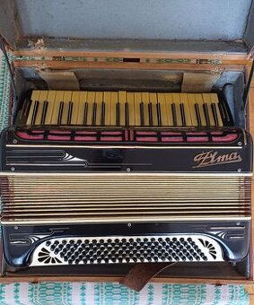 Akordeon, harmonika, pianovka Zima 120 basů