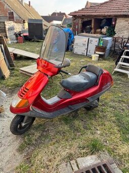 Piaggio Hexagon 150 plus další k tomu na díly