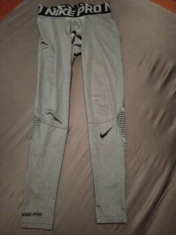 Funkční spodní legíny Nike pro vel. S