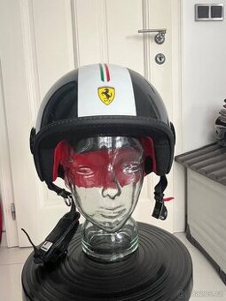 Ferrari helma
