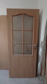Dřevěné dveře (6ks, 2x se sklem)