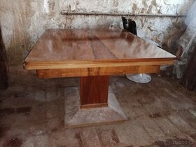 Starožitný stůl