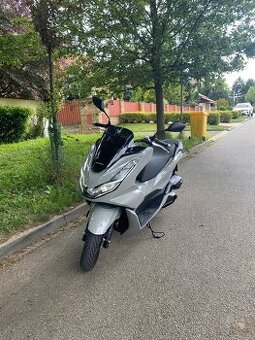 Honda PCX 125 2024 v záruce TOP stav DPH 3tkm