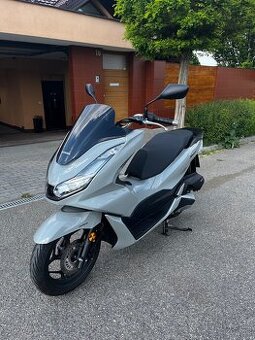 Honda PCX 125 2024 v záruce TOP stav DPH 3tkm