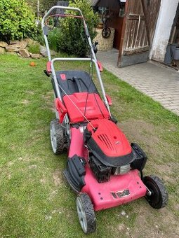 Benzínová sekačka Hecht SW 550 s pojezdem