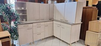 Bytelná kuchyňská linka včetně dřezu a baterie