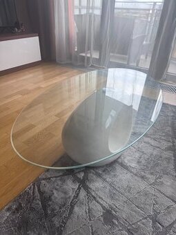 Moderní skleněný konferenční stolek – elegantní design