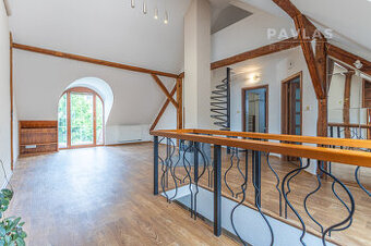 Rodinný dům 5+2, 250m2 s garáží, FVE v Rožnově, ul. J. Buděš