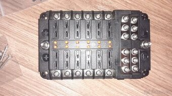 Distribuční blok 12V