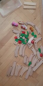 Prodám dětské dřevěné koleje, el. mašinu BigJigs
