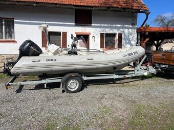 Motorový člun BRIG