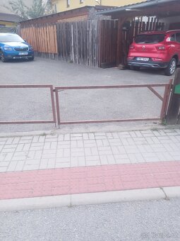 Dvoukřídlá brána, branka