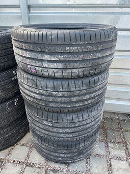 Sada letních pneumatik 285/40 R22 + 325/35 R22 - Pirelli
