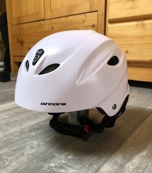 Lyžařská helma Arcore ELEMENT M (55–58 cm), bílá – top stav