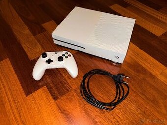 Xbox One S 500GB – plně funkční, příslušenství