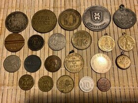 Telefon.známky, přívěšky,hrací mince...22ks