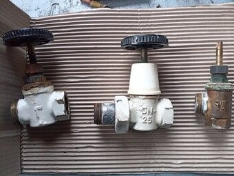 Staré radiátorové dvouregulační kohouty 2x1" a 3/4" rohový