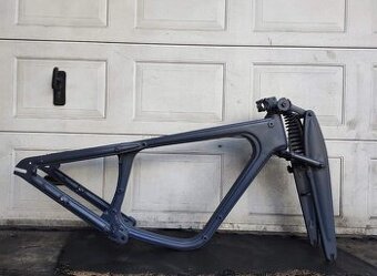 Ram přední vidlice nádrž kastlík IŽ350 IŽ49 DKW