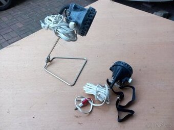 Stojánek s světlem a čelovkou