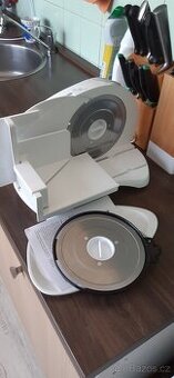 ELEKTRICKÝ KRÁJEČ - 1