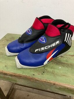 Prodám běžkové boty Fischer vel 41 na SNS vázáni