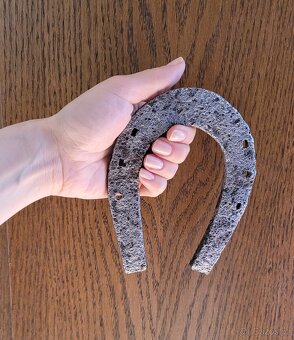 Dekorace: starožitná historická podkova 15×11,5cm