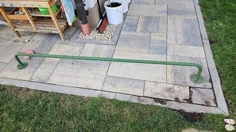 Stěnový držák na zamykáni kol