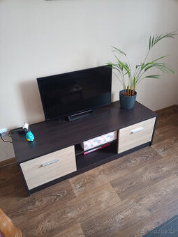 Dětská postel, konferenční a TV stolek + křeslo