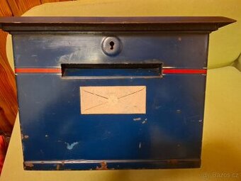 Starožitná poštovní schránka