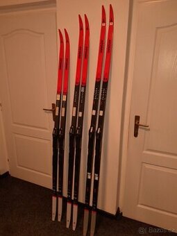 Závodní běžky na klasiku Atomic C9