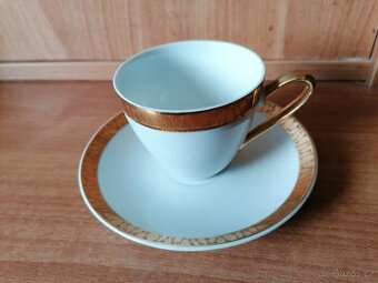 Starožitný bílo "zlatý" hrnek s podšálkem 98 Kč za 1 kus