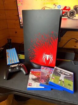 PS5 s mechanikou + Spider-Man design