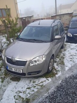 Skoda Roomster 1.2 , dvě auta