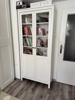 Knihovna Hemnes ikea